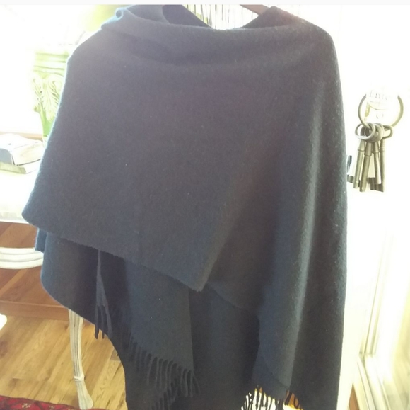 SOLD Cashmere wrap - Picture 2 of 3